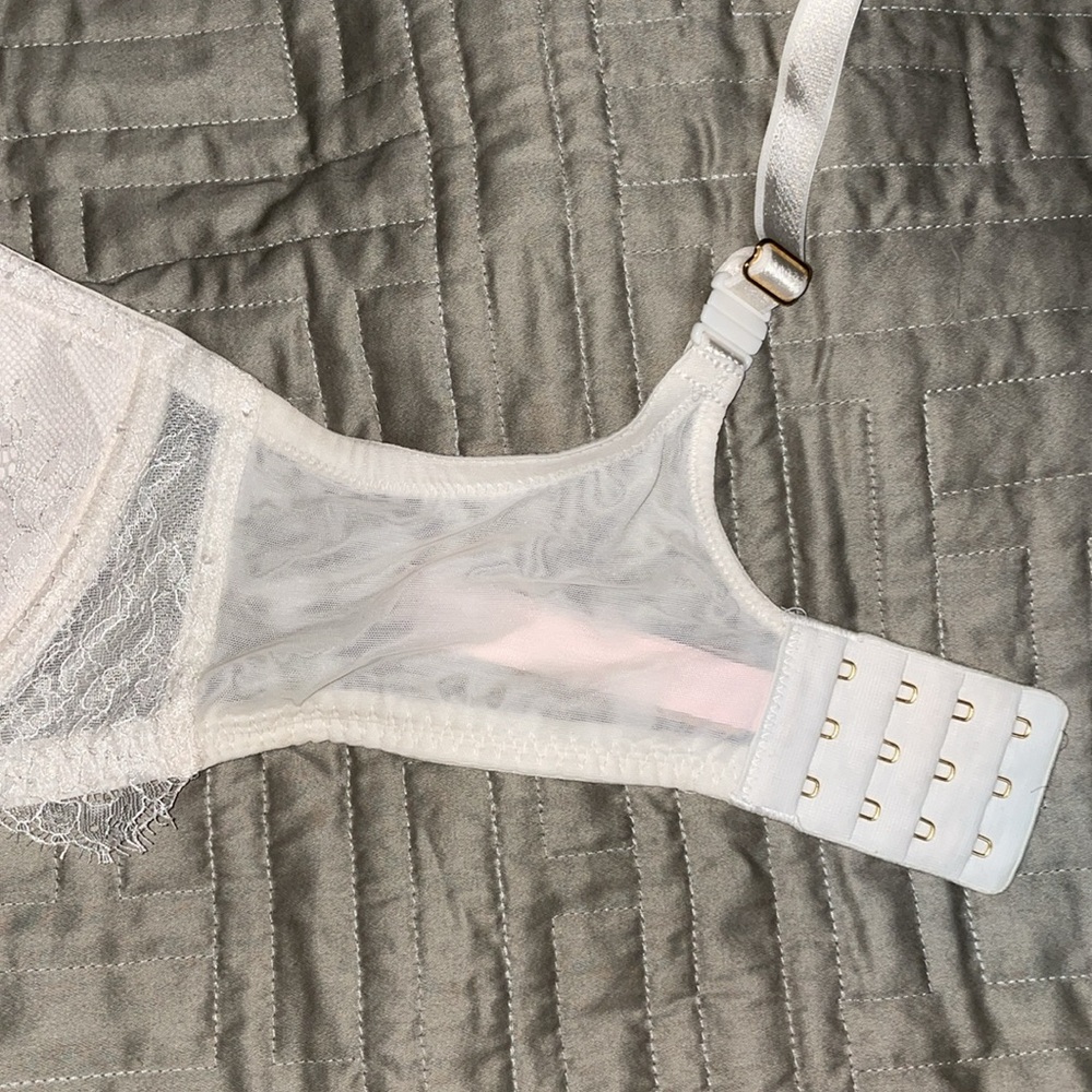 Victoria secret-Elegant Lace Underwire Bra - White - Picture 5 of 9